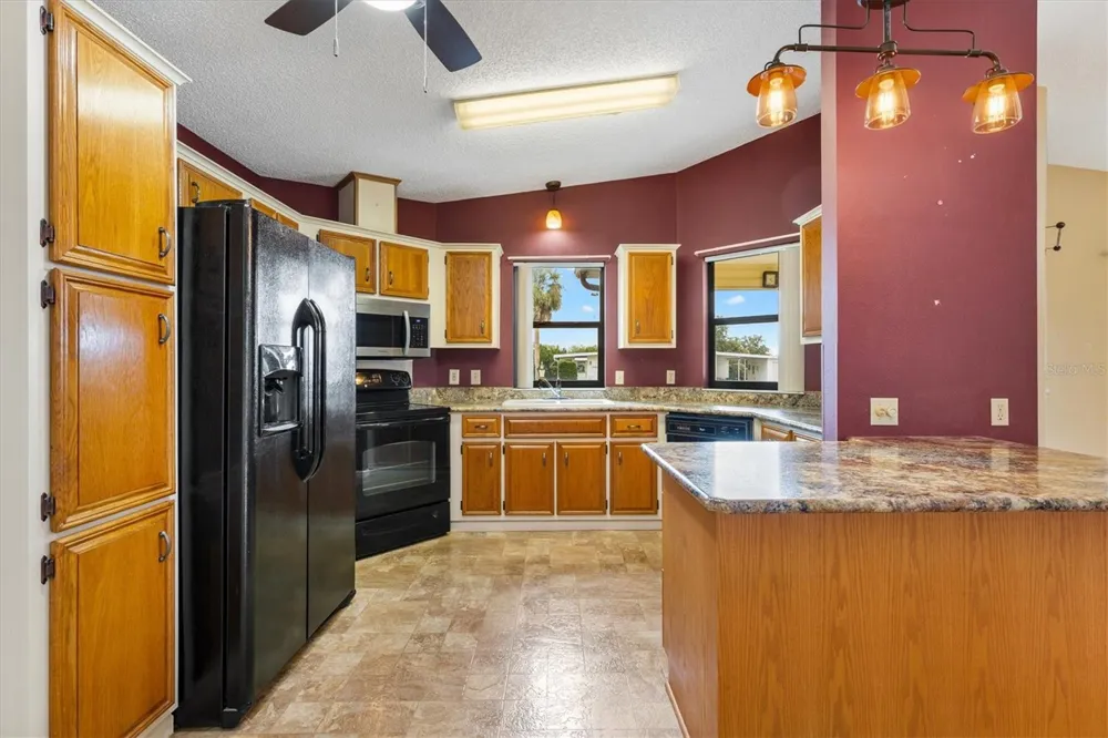 1532 E SCHWARTZ BOULEVARD Lady Lake, FL 32159