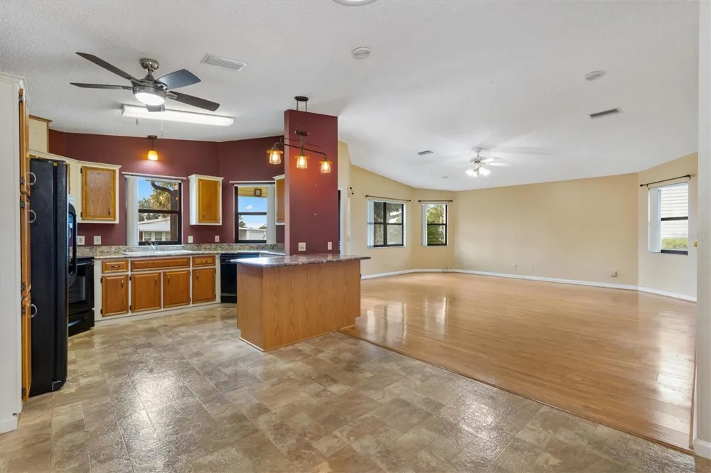 1532 E SCHWARTZ BOULEVARD Lady Lake, FL 32159