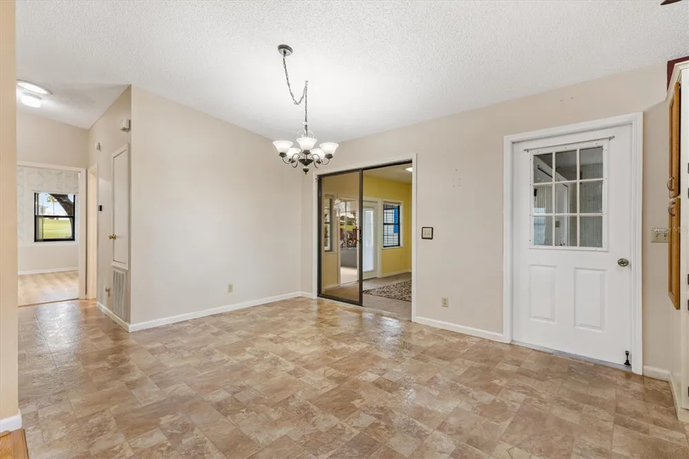 1532 E SCHWARTZ BOULEVARD Lady Lake, FL 32159
