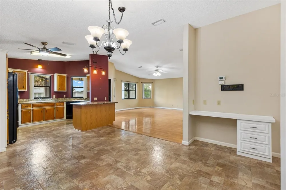 1532 E SCHWARTZ BOULEVARD Lady Lake, FL 32159