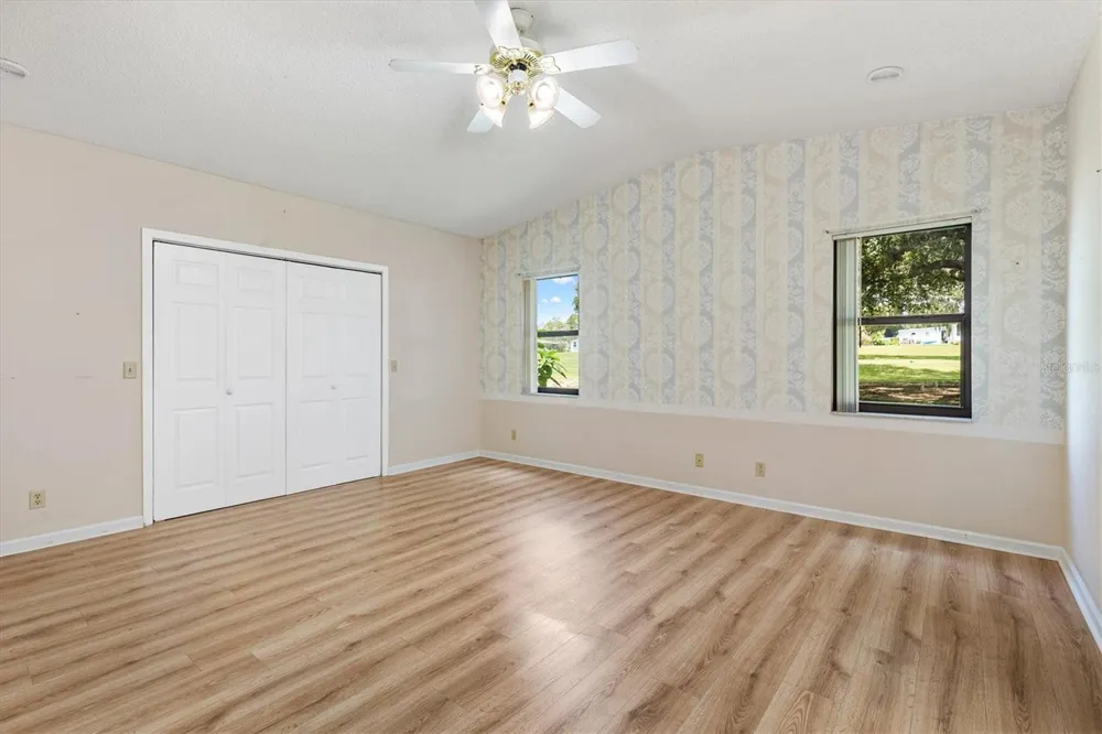 1532 E SCHWARTZ BOULEVARD Lady Lake, FL 32159