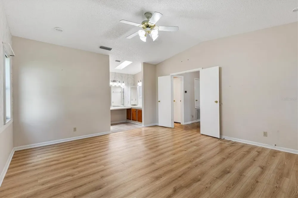 1532 E SCHWARTZ BOULEVARD Lady Lake, FL 32159