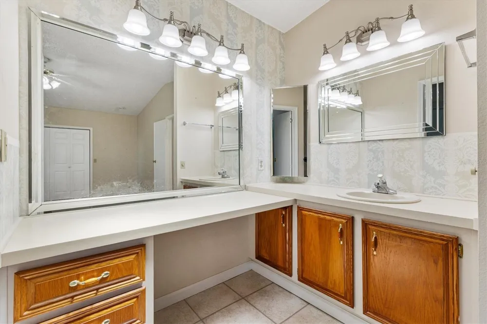 1532 E SCHWARTZ BOULEVARD Lady Lake, FL 32159
