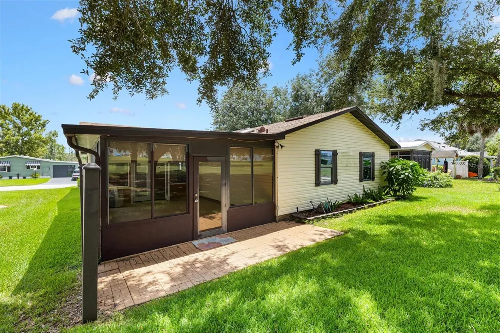 1532 E SCHWARTZ BOULEVARD Lady Lake, FL 32159