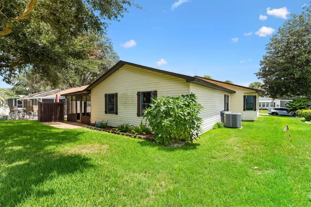 1532 E SCHWARTZ BOULEVARD Lady Lake, FL 32159