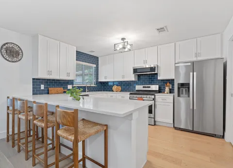 6008 Smith Oak Trail
