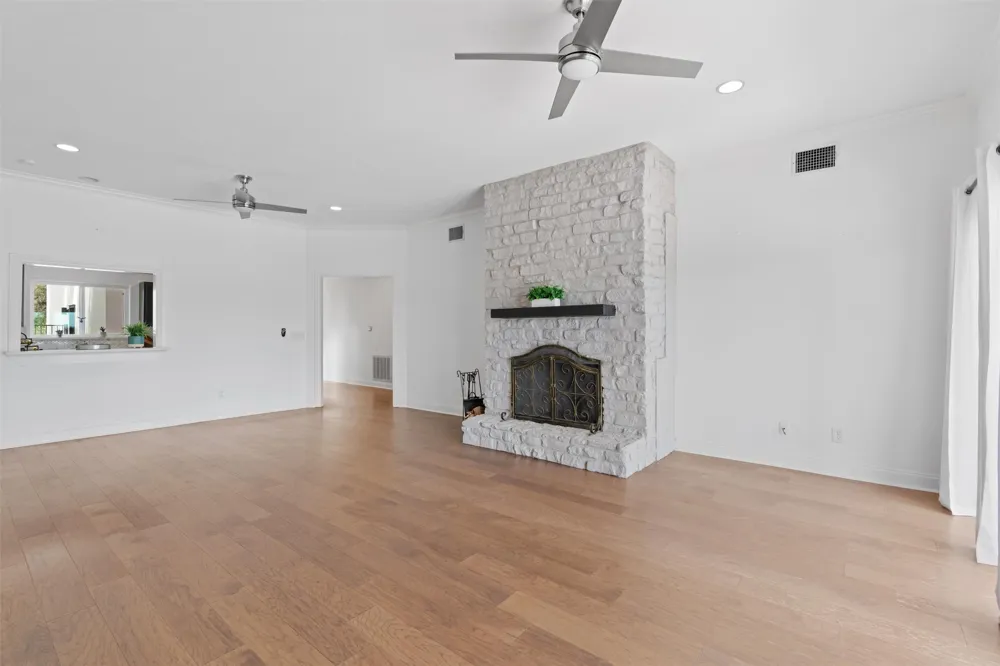 411 Seawind Lakeway, TX 78734