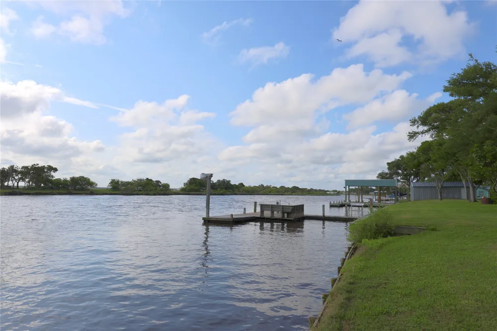 1828 Creekside Drive Sargent, TX 77414