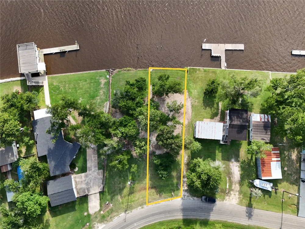 1828 Creekside Drive Sargent, TX 77414