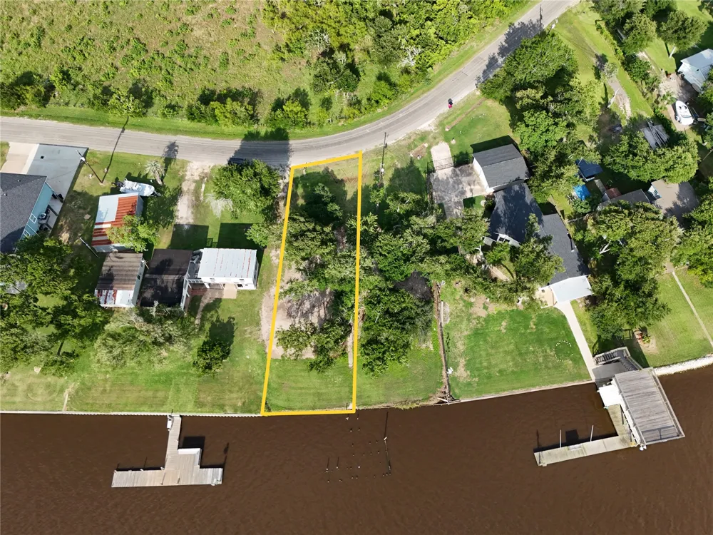 1828 Creekside Drive Sargent, TX 77414