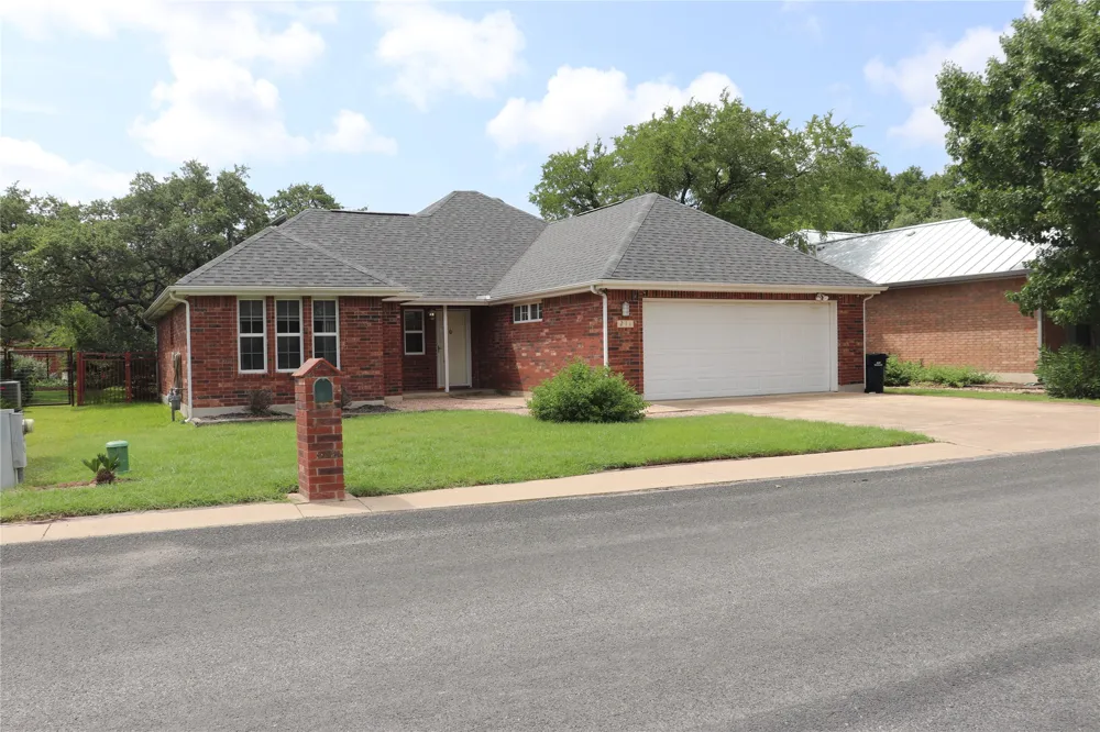 211 Fox Crossing Burnet, TX 78611