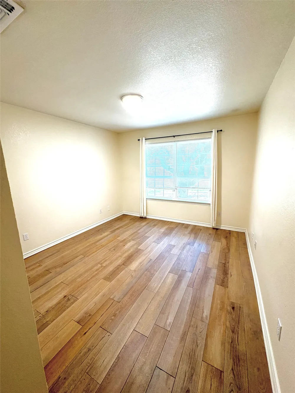 211 Fox Crossing Burnet, TX 78611