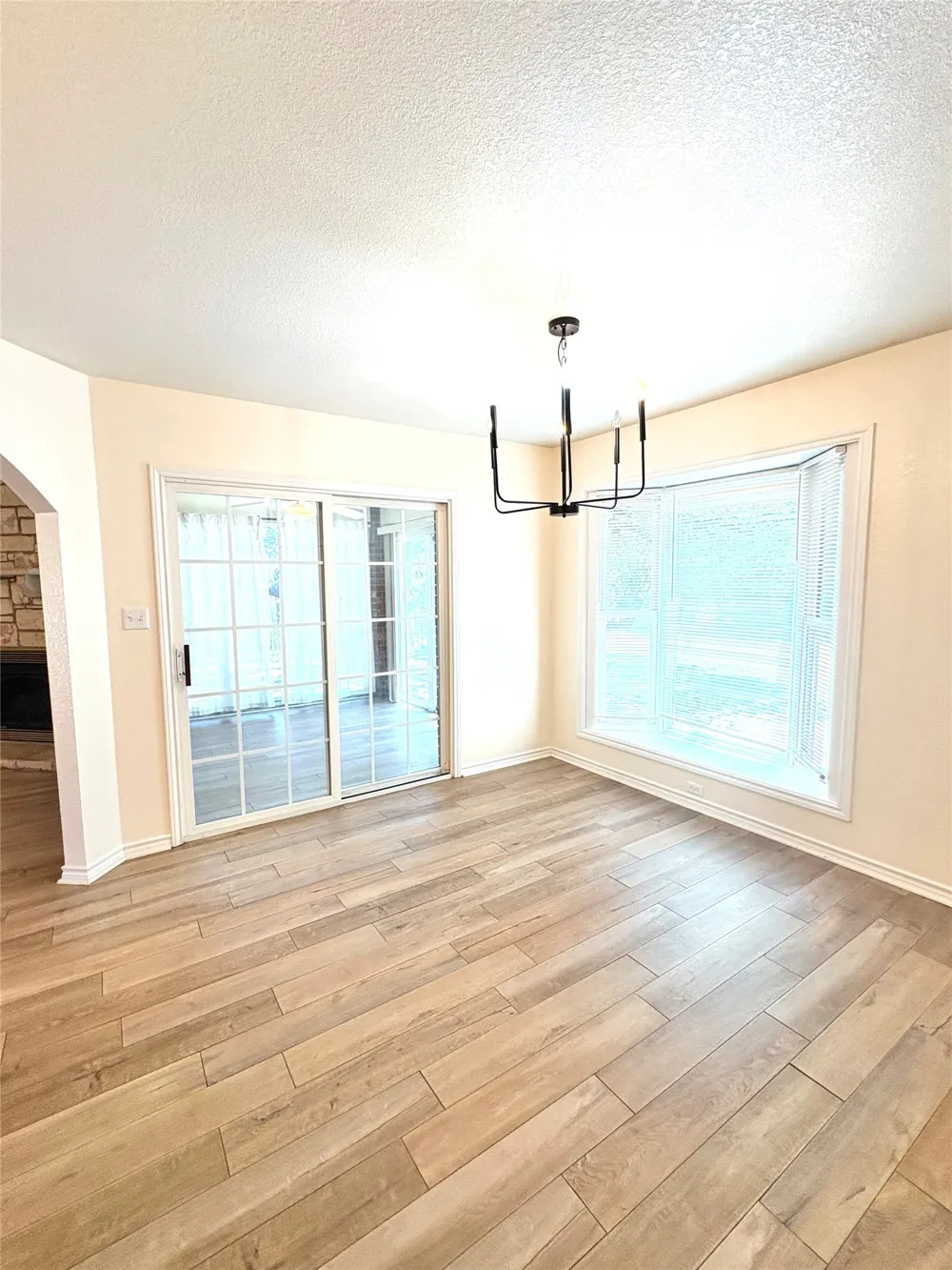 211 Fox Crossing Burnet, TX 78611