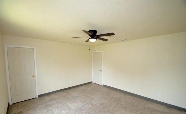 245 Cross Lake Drive Pleasanton, TX 78064