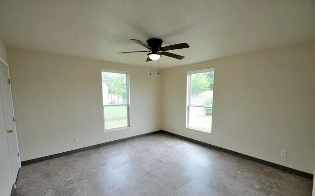 245 Cross Lake Drive Pleasanton, TX 78064