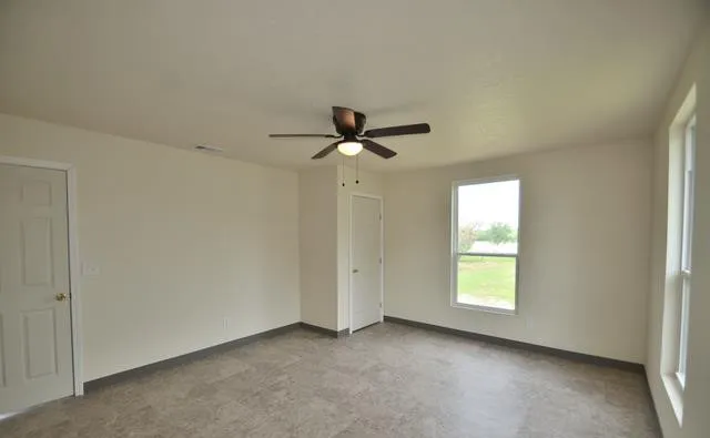 245 Cross Lake Drive Pleasanton, TX 78064