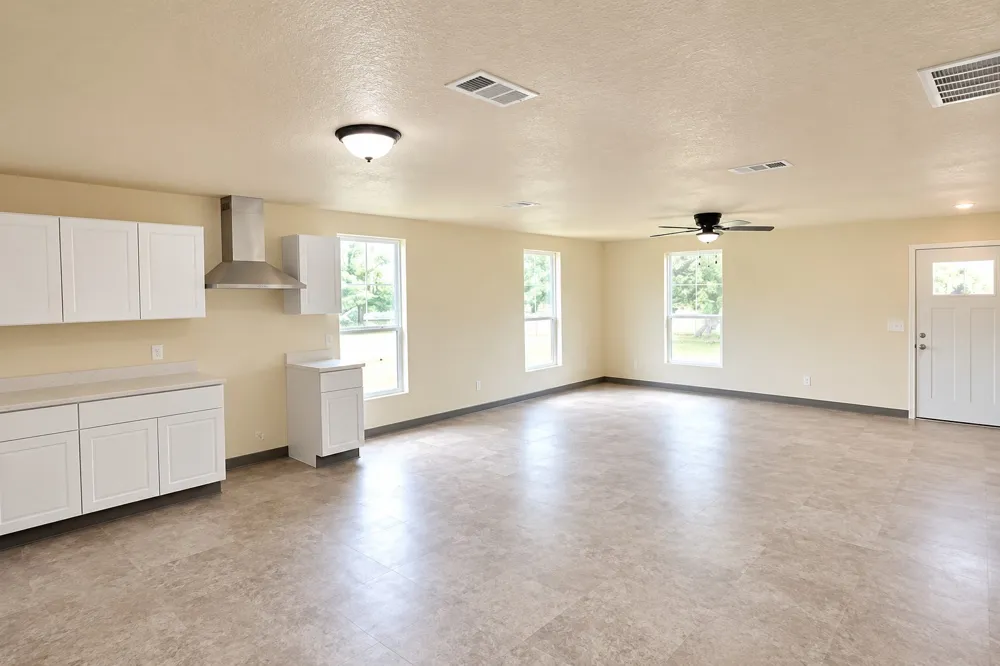 245 Cross Lake Drive Pleasanton, TX 78064