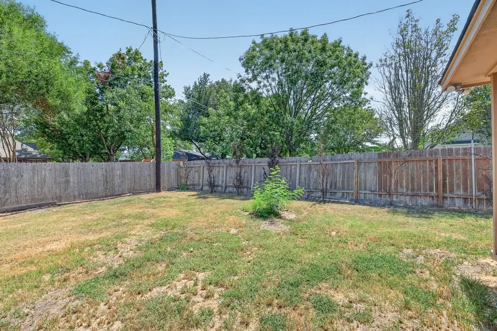 1512 Shadow Walk Lockhart, TX 78644