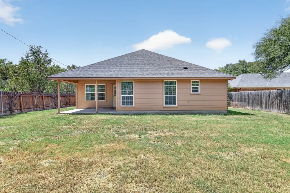 1512 Shadow Walk Lockhart, TX 78644