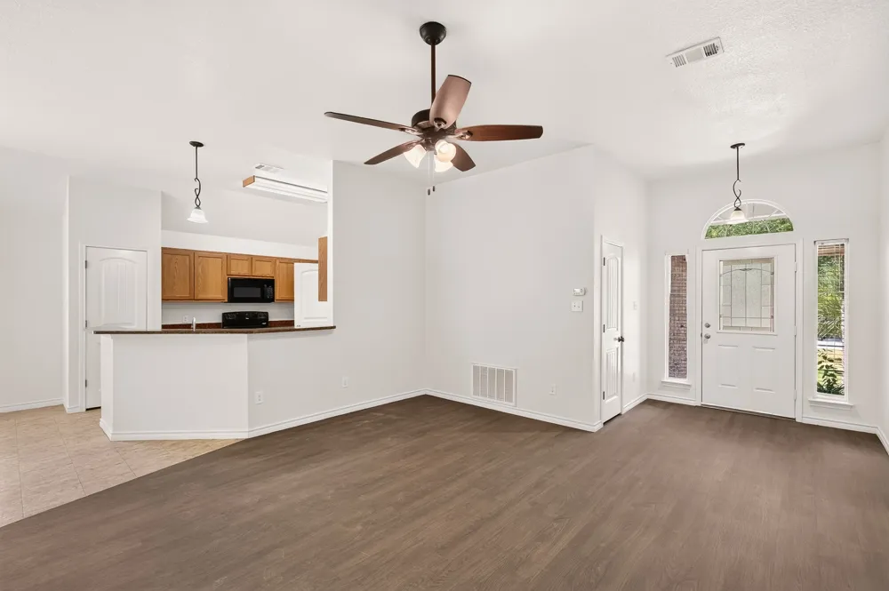 1512 Shadow Walk Lockhart, TX 78644