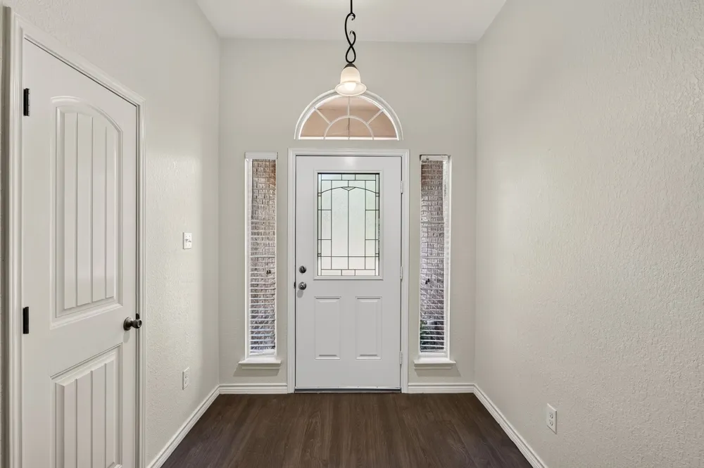 1512 Shadow Walk Lockhart, TX 78644