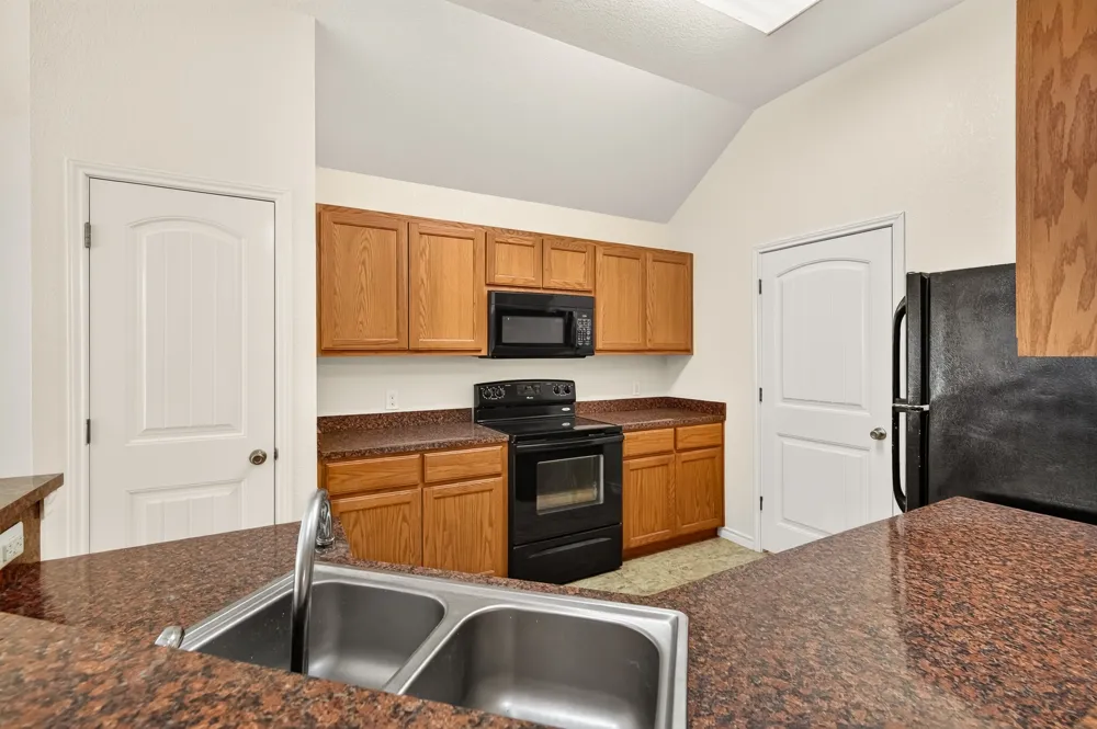 1512 Shadow Walk Lockhart, TX 78644