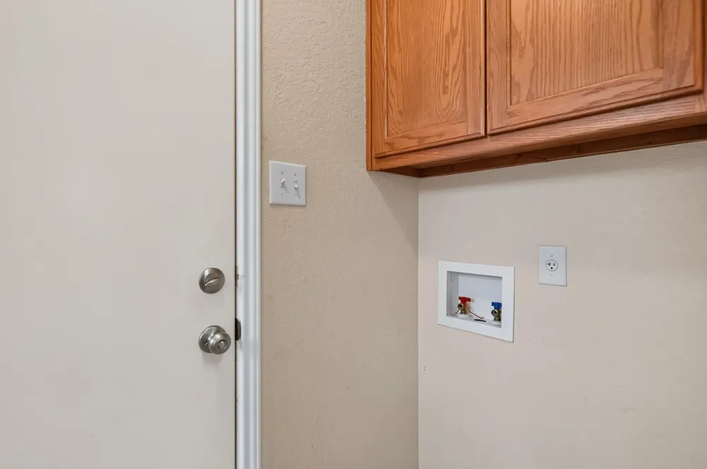 1512 Shadow Walk Lockhart, TX 78644