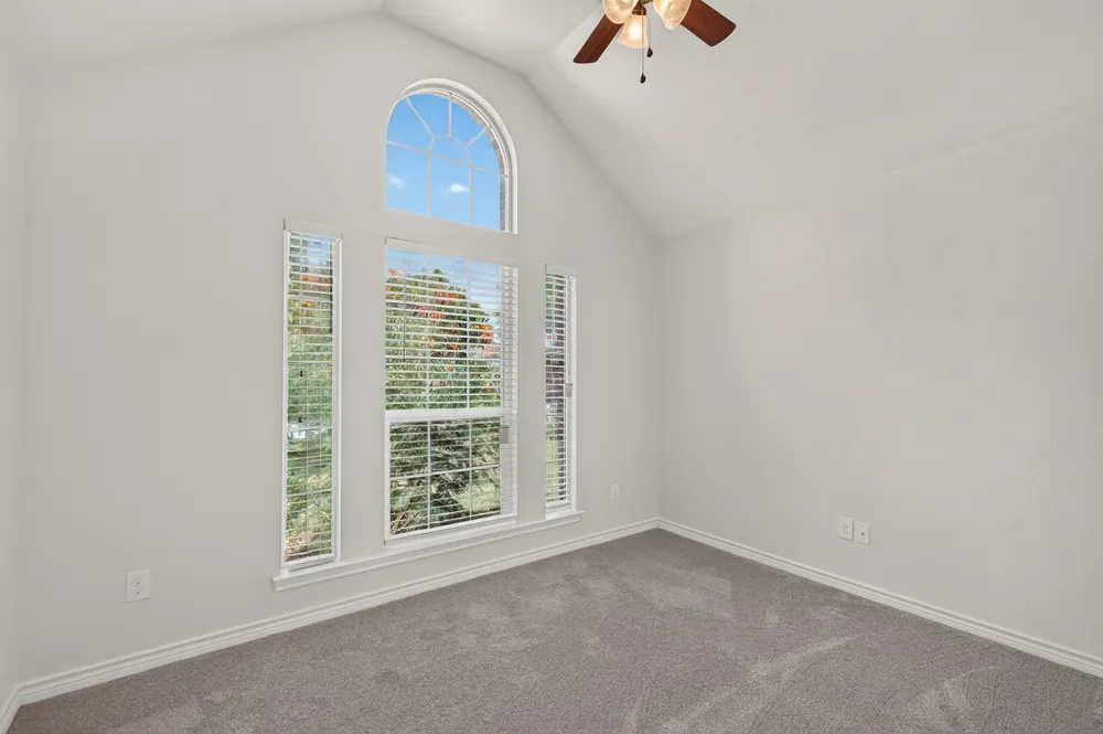 1512 Shadow Walk Lockhart, TX 78644