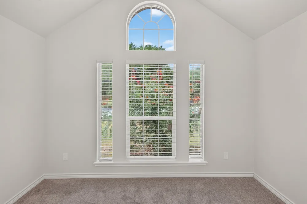 1512 Shadow Walk Lockhart, TX 78644