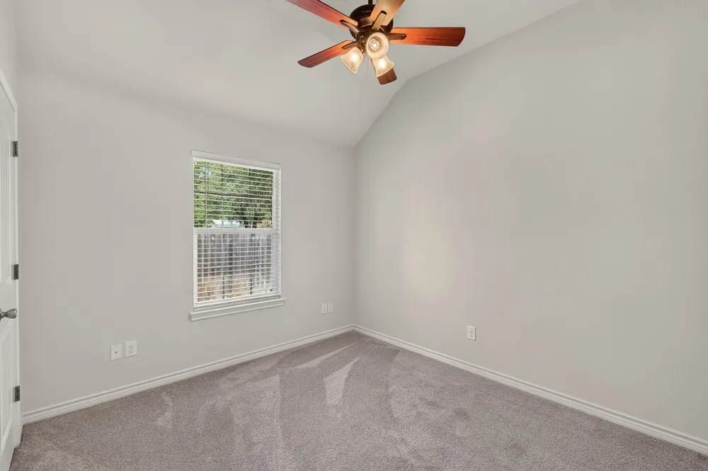 1512 Shadow Walk Lockhart, TX 78644