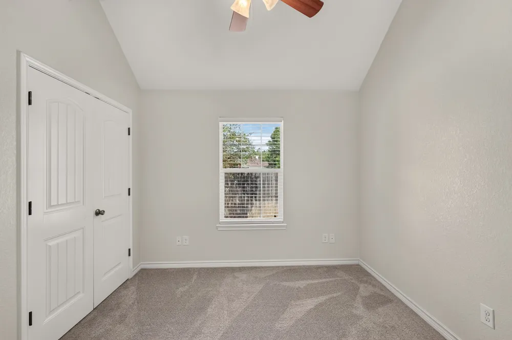 1512 Shadow Walk Lockhart, TX 78644