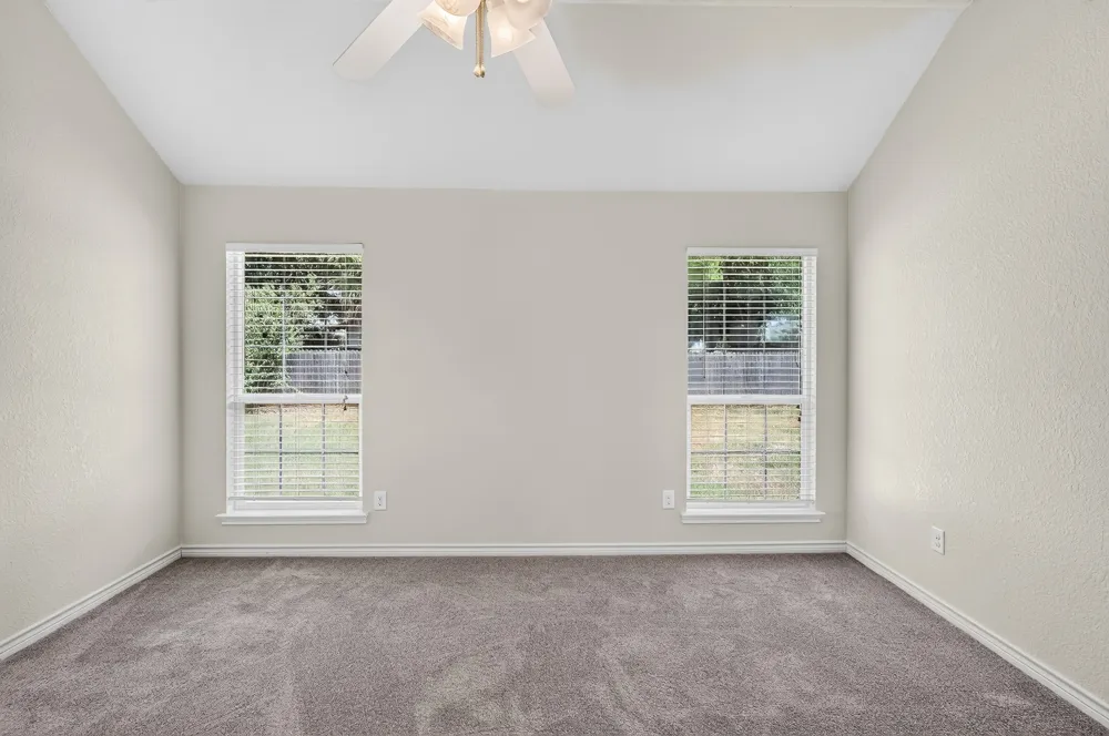 1512 Shadow Walk Lockhart, TX 78644