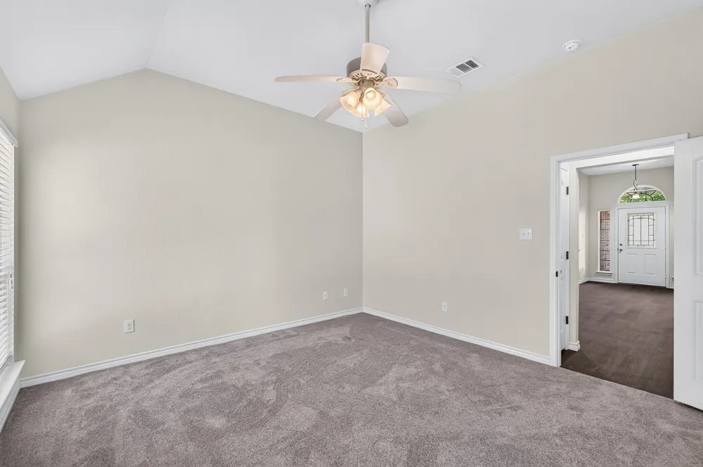 1512 Shadow Walk Lockhart, TX 78644