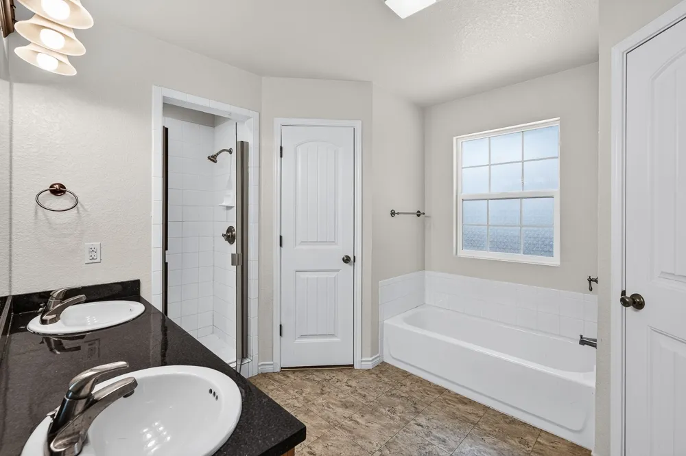 1512 Shadow Walk Lockhart, TX 78644