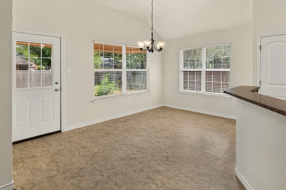 1512 Shadow Walk Lockhart, TX 78644