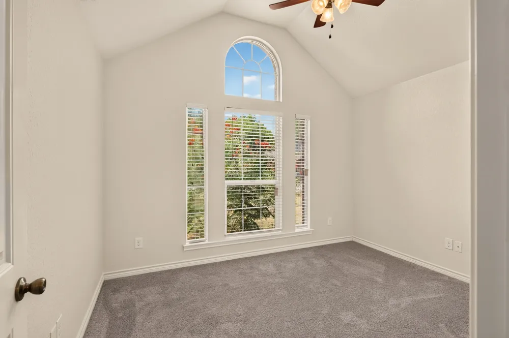 1512 Shadow Walk Lockhart, TX 78644