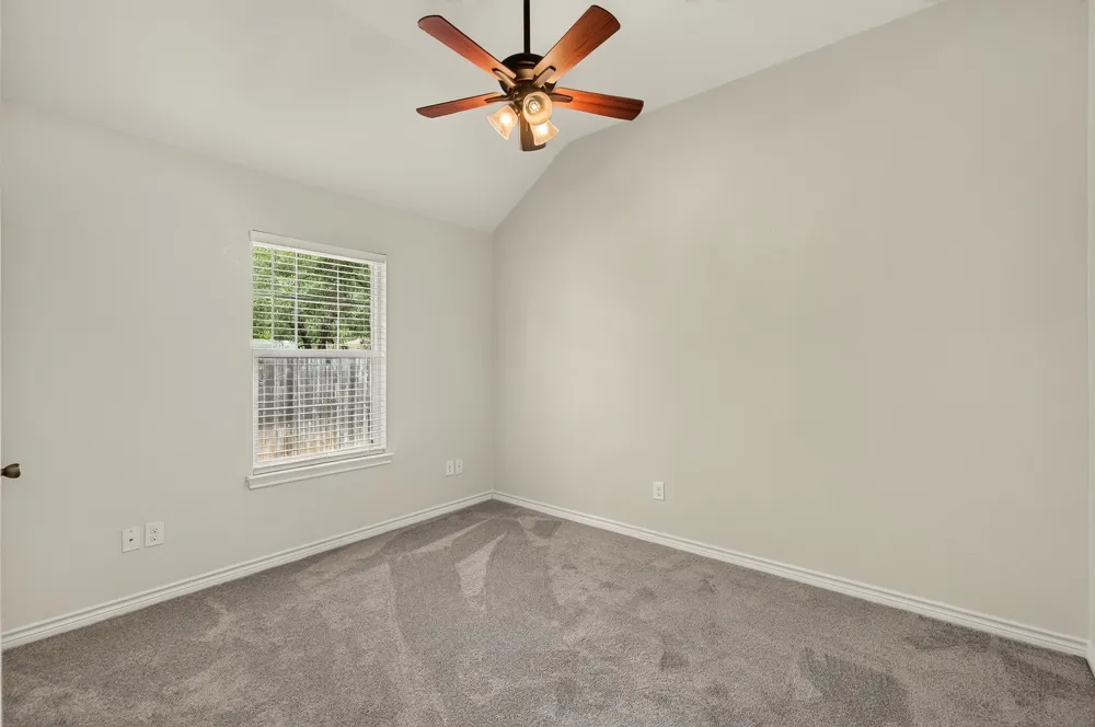 1512 Shadow Walk Lockhart, TX 78644
