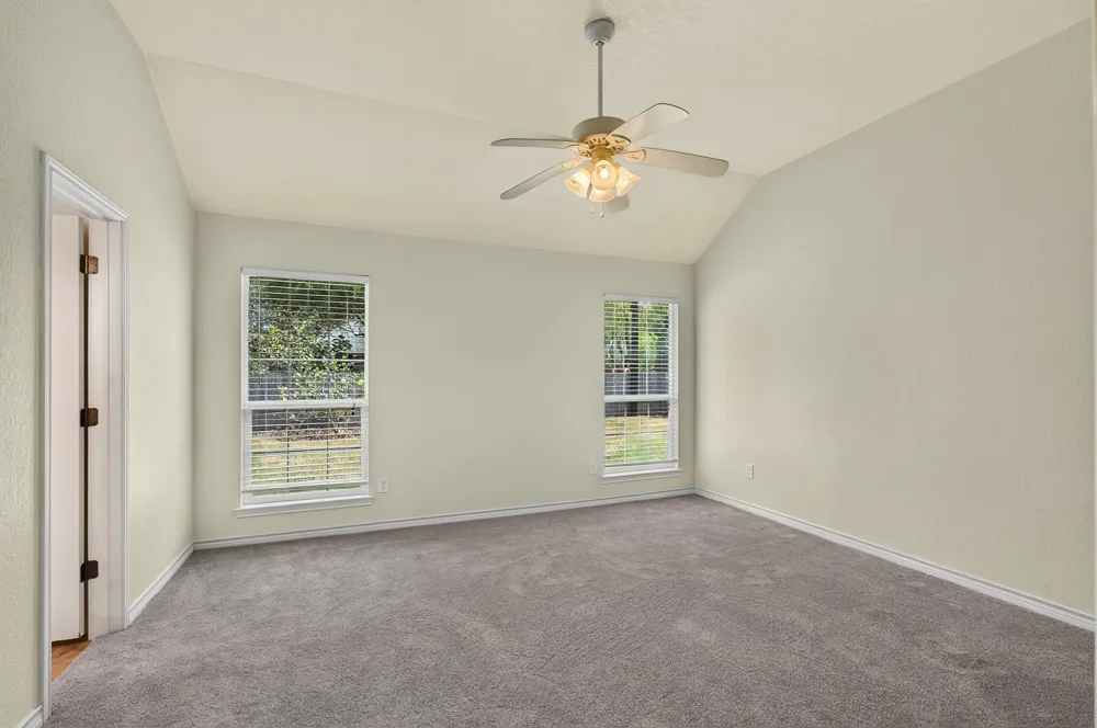 1512 Shadow Walk Lockhart, TX 78644