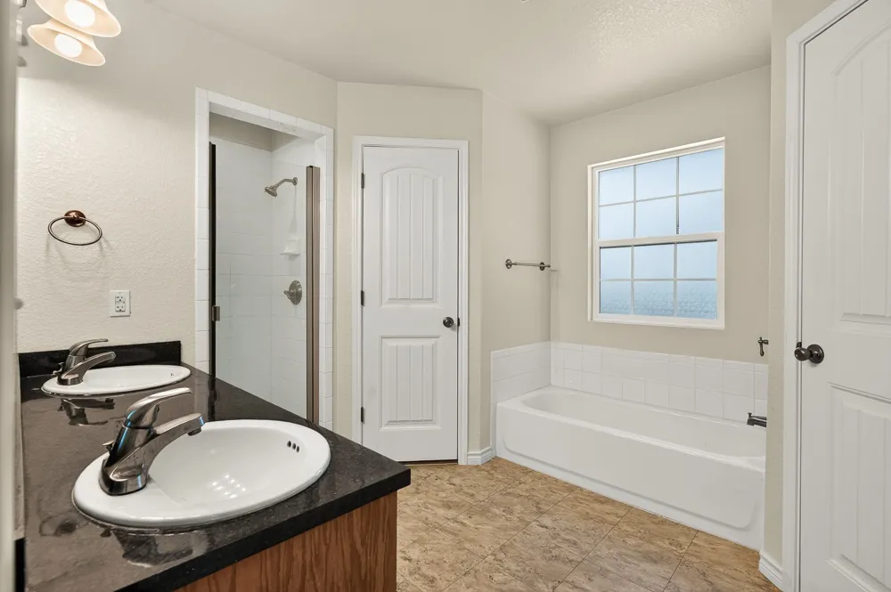 1512 Shadow Walk Lockhart, TX 78644