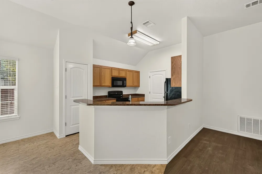 1512 Shadow Walk Lockhart, TX 78644