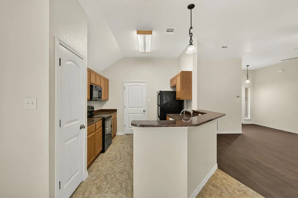 1512 Shadow Walk Lockhart, TX 78644