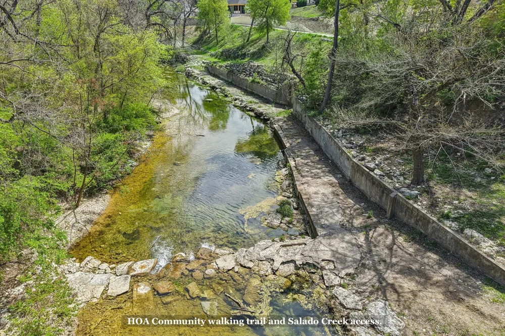 173 Via Lago Belton, TX 76513