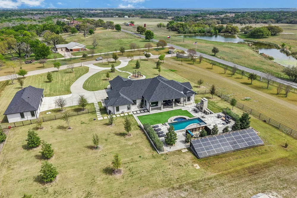 173 Via Lago Belton, TX 76513