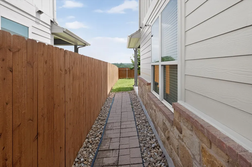 2004 Garretts Way Manchaca, TX 78652