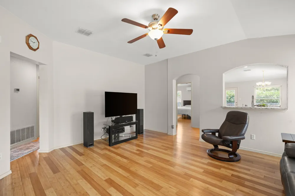 1511 Nettie Drive Leander, TX 78641