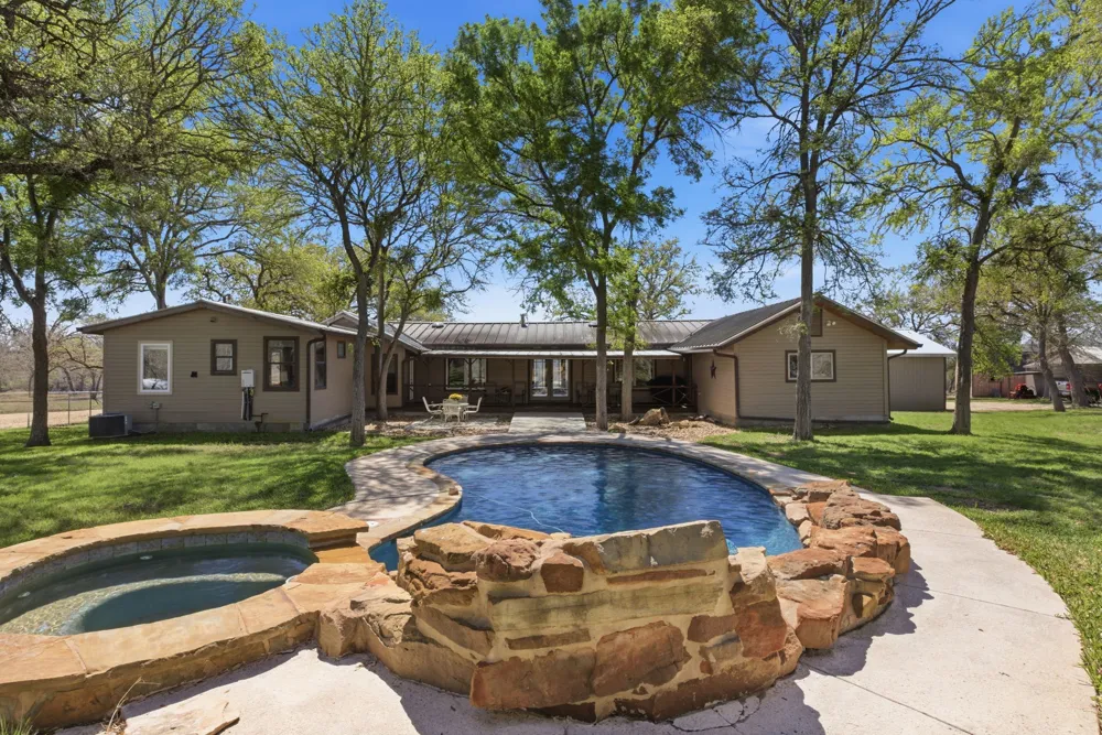 18335 FM 86 Red Rock, TX 78662