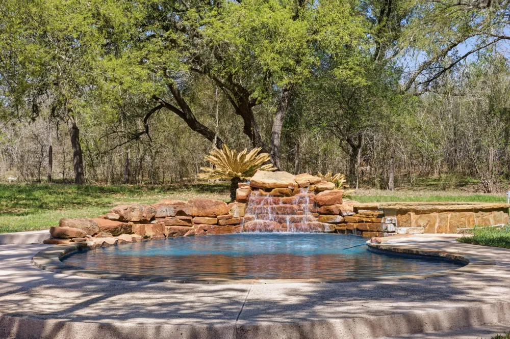 18335 FM 86 Red Rock, TX 78662