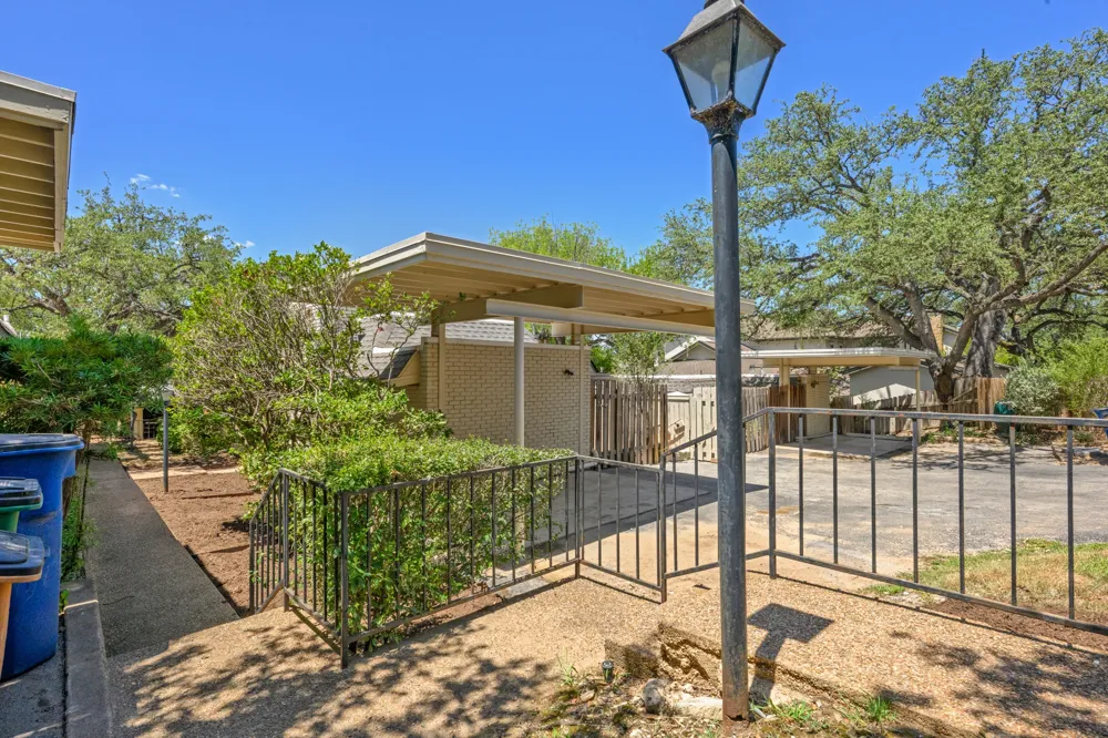3204 Maywood Avenue #B Austin, TX 78703