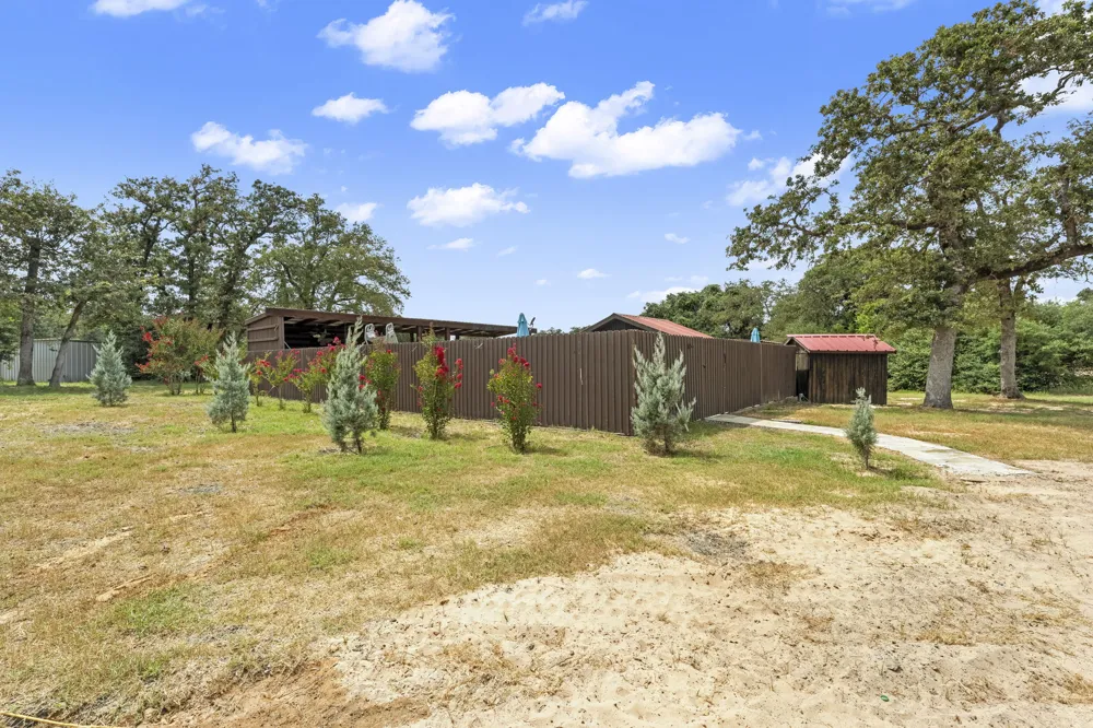 206 22 Hills Road Gause, TX 77857