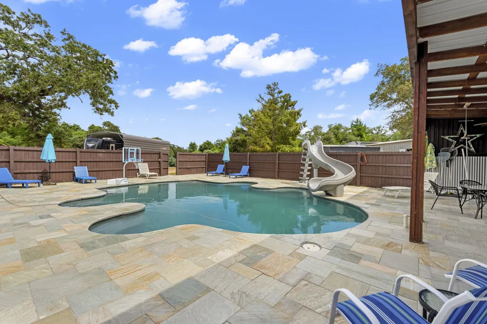 206 22 Hills Road Gause, TX 77857